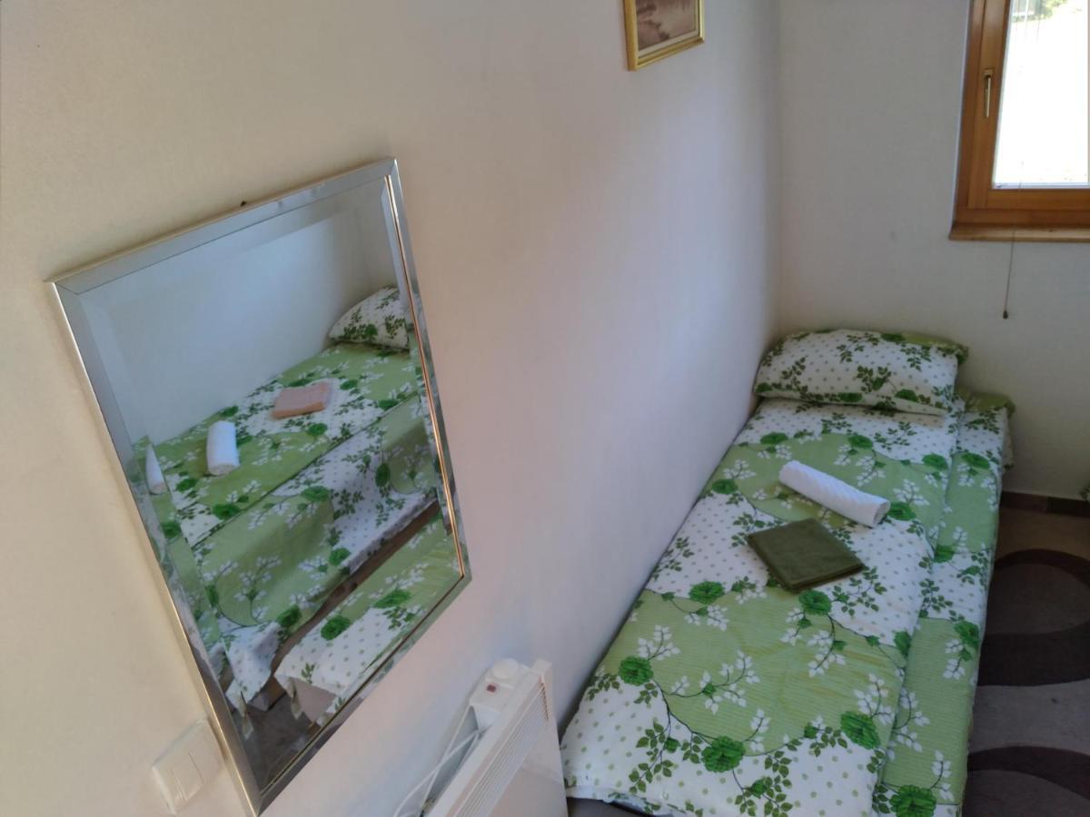 Vikendica Pored Drine Foca Handici Kültér fotó