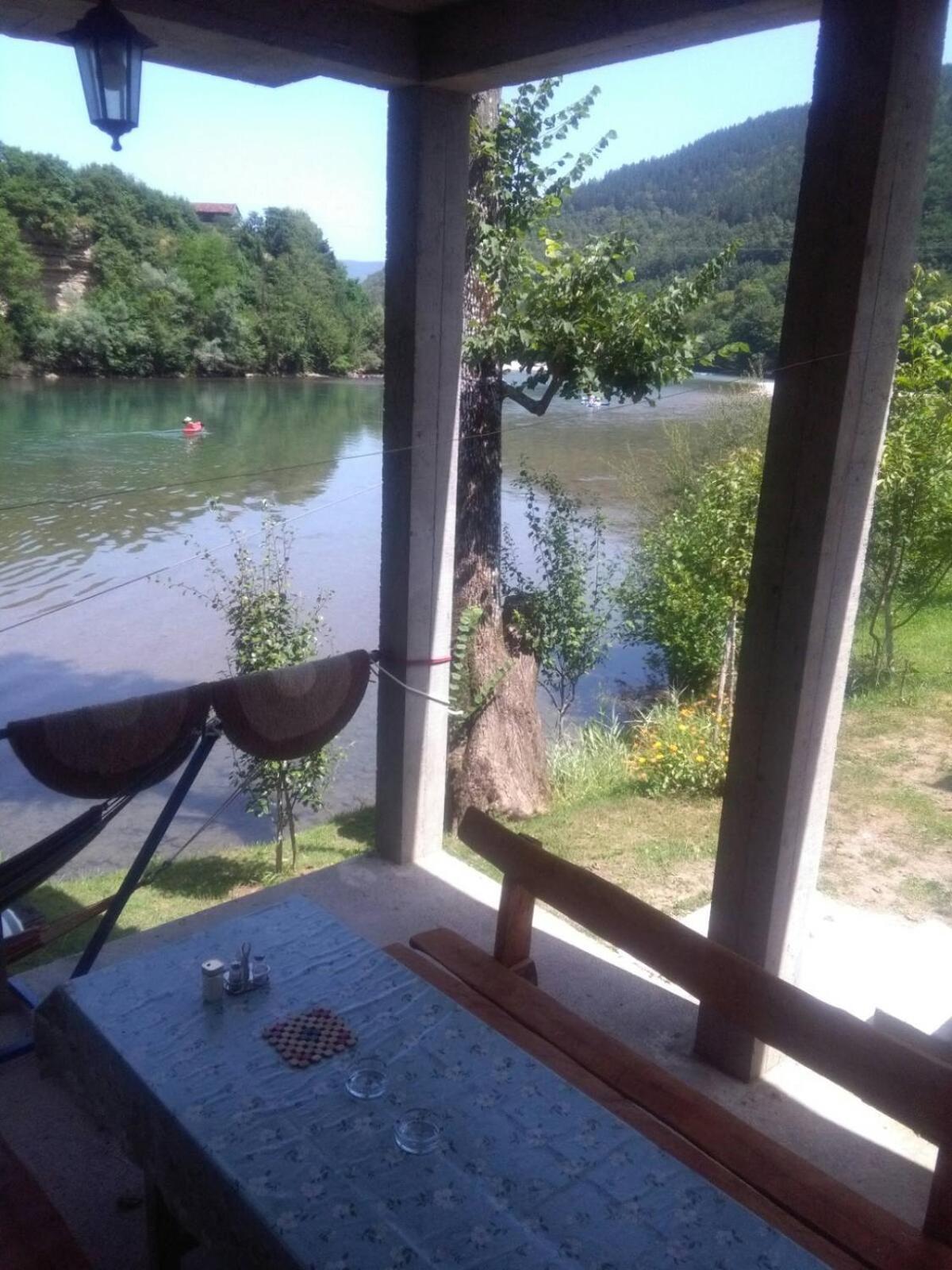Vikendica Pored Drine Foca Handici Kültér fotó